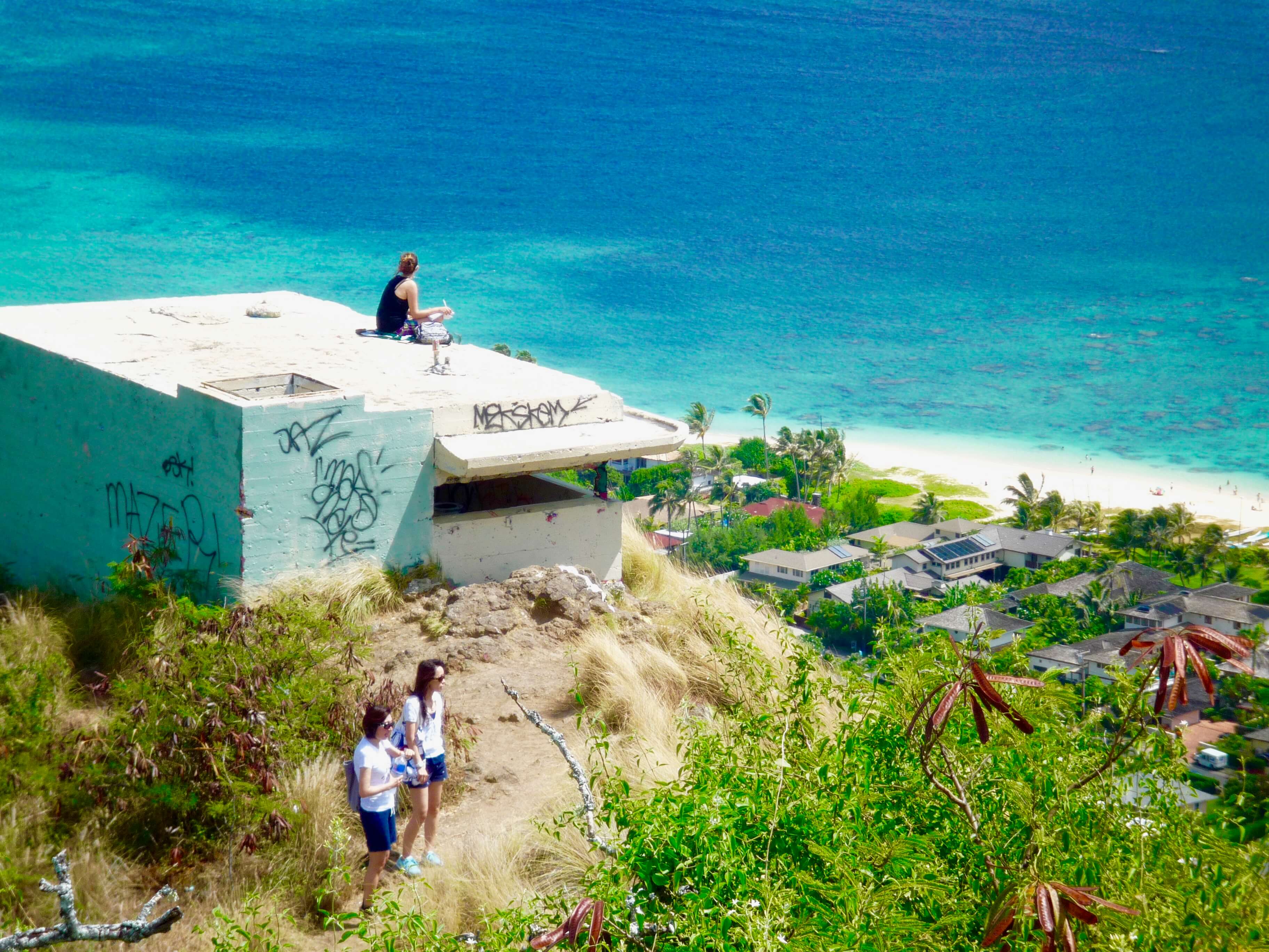 プウマエリエリピルボックス で サンドバー を見下ろしたら絶景でした Nobbyland Hawaii